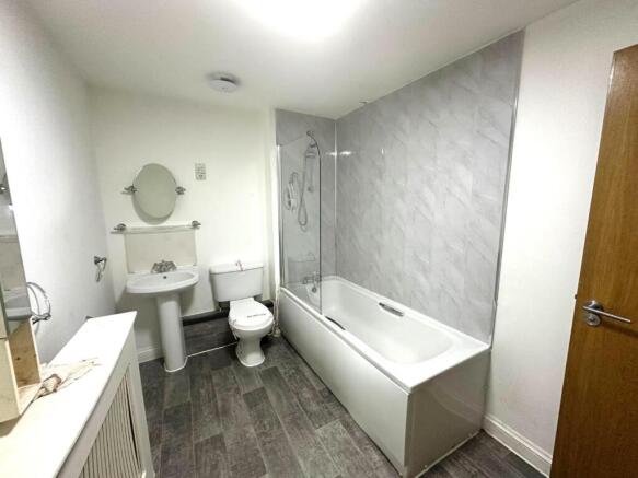 4 park mews bathroom 1.jpeg