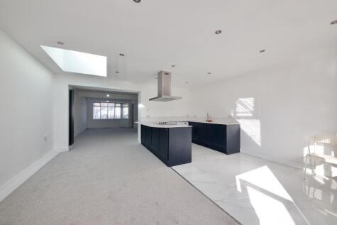 Great Cambridge, Enfield, EN1 4TB