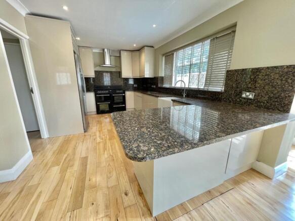 Kitchen 2.jpg