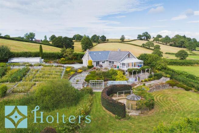 Hyde Park, Mochdre-10.jpg