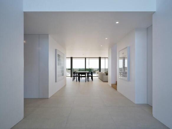 2224_LT12_Hall 01