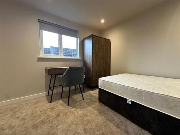 5 Fourth Ave_Garden Room_Bed