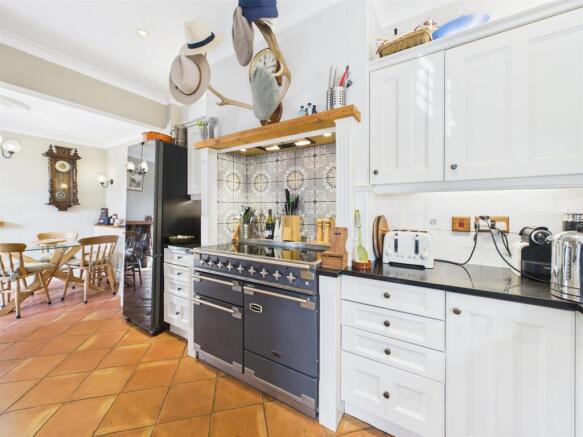 KITCHEN / BREAKFAST ROOM