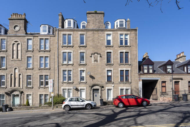 14 (3F1) Forfar Road, Dundee, DD4 7AS (32)