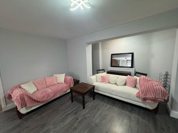 Milton Lounge 