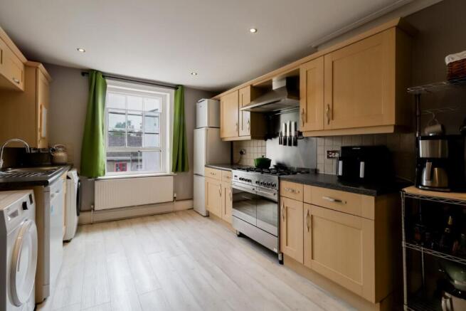 Kitchen b.jpg