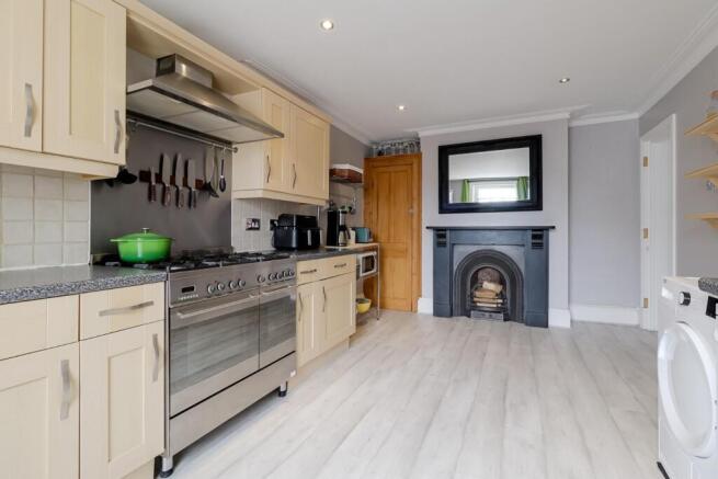 Kitchen c.jpg