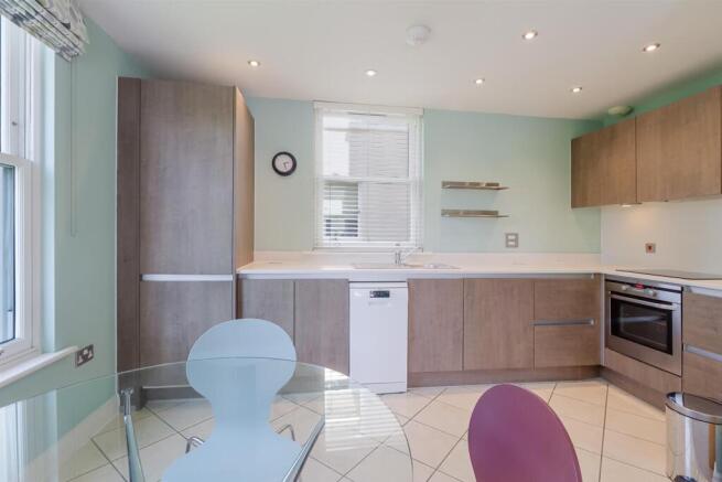 Kitchen b.jpg