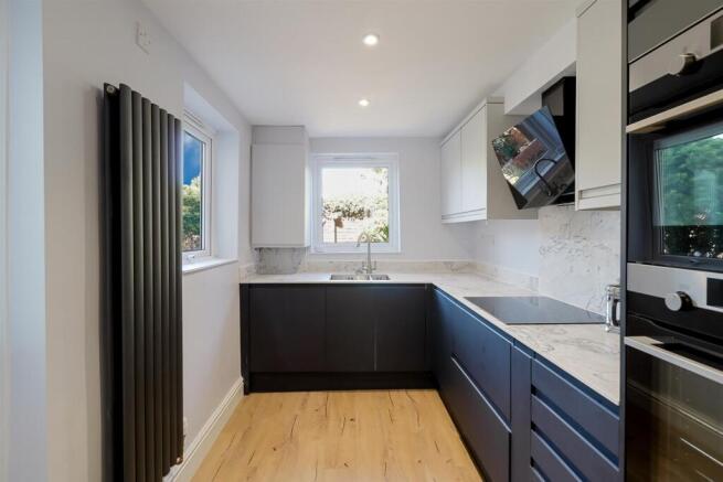 Kitchen a.jpg