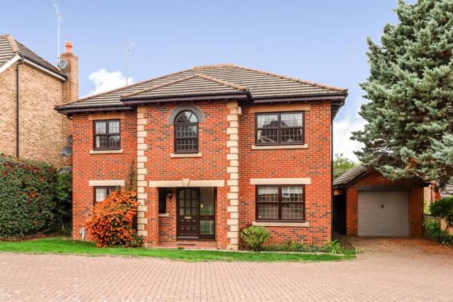 4-bed-house-redgrove-park (2).jpg