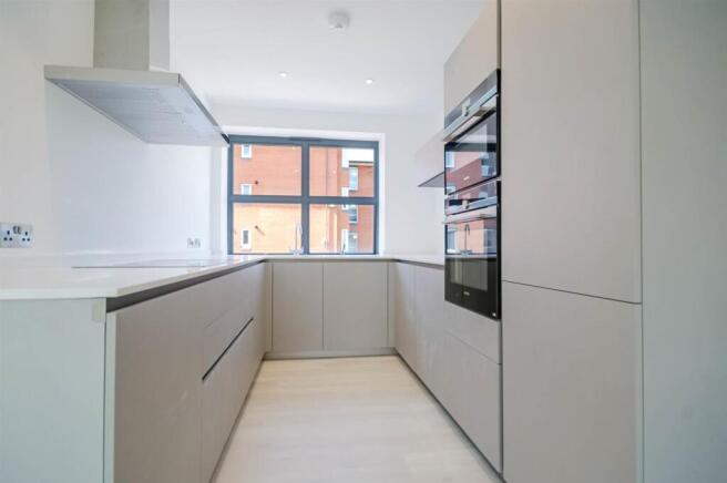 2-bed-apartment-cheltenham (2).jpg