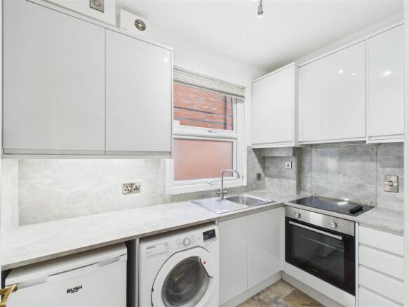 2-bed-apartment-eldorado-road (6).jpg