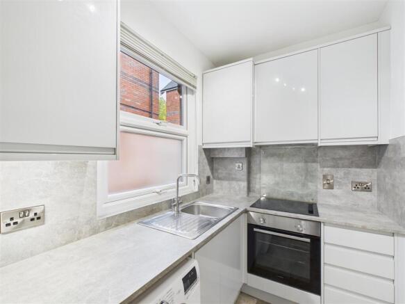2-bed-apartment-eldorado-road (7).jpg