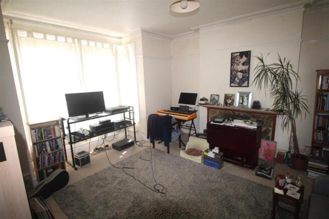 Lounge pic 2.JPG