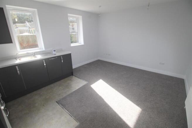 Lounge 2 pic.jpg