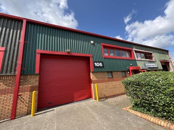 106 Queensway Ext pic.jpg
