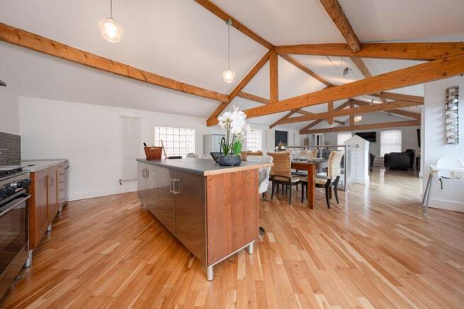 Kitchen/ dinning area