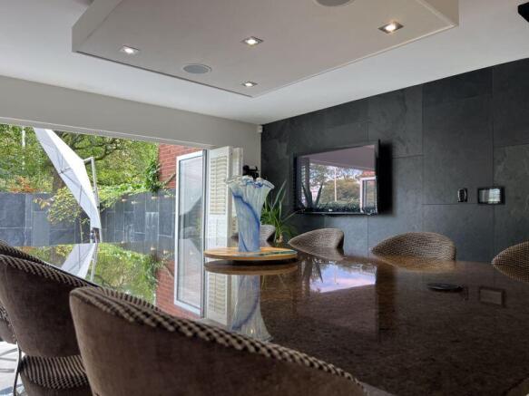 Feature Dining