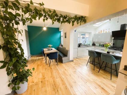 Lincoln Road North, B27