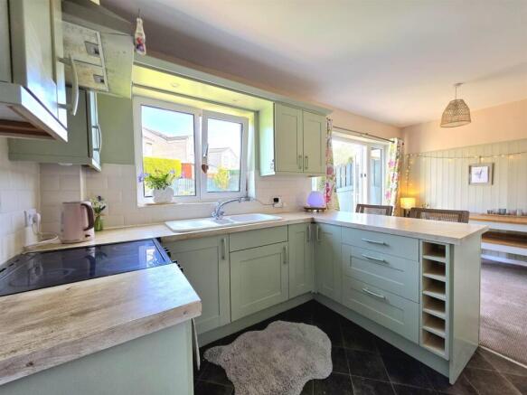 Kitchen x2.jpg
