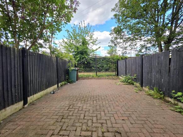 Garden / Parking