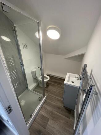 Flat 6 shower room.jpg