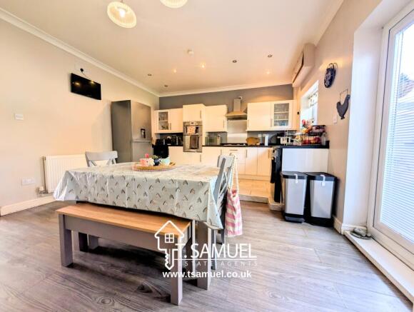 KITCHEN DINER