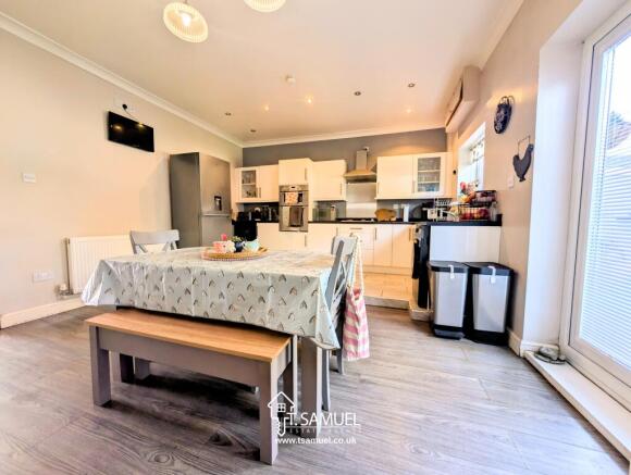 KITCHEN DINER