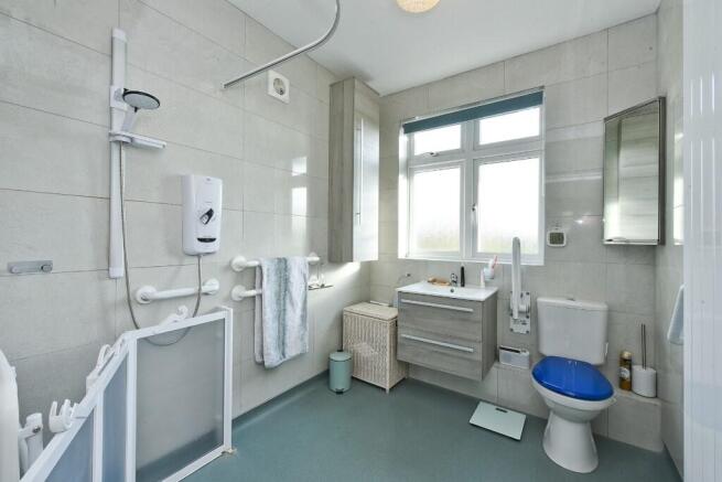 FULL ACCESS WET ROOM