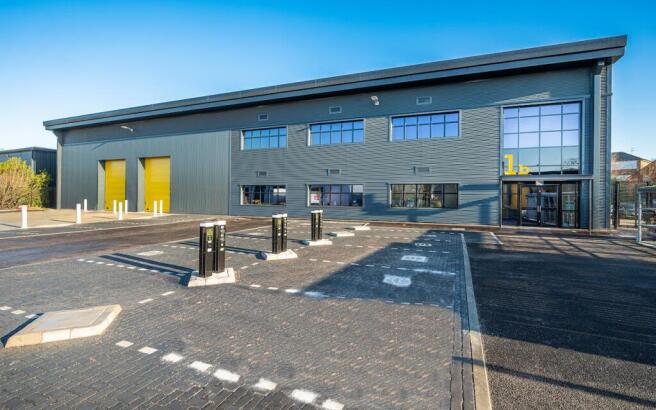 UNIT 1B WATCHMOOR POINT CAMBERLEY_011.jpg