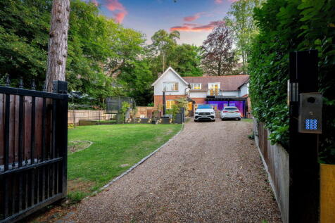 The Coach House, Welcomes Road, Kenley, CR8 5HD