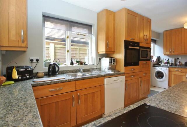LHR Kitchen1.jpg
