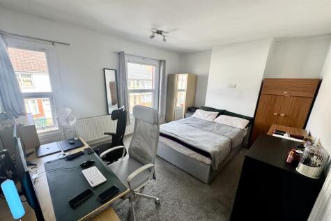 Kensington Road, CV5