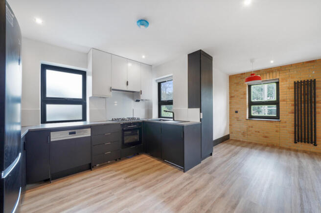 3 Bedroom Flat to Rent in Banstead