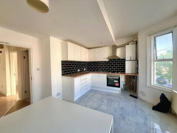 Recently Renovated 4 Bedroom Split-Level Flat in 