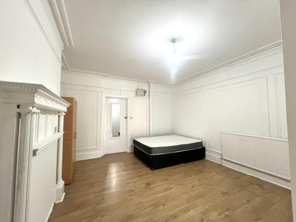 Studio Flat with Garden available to rent in Stre