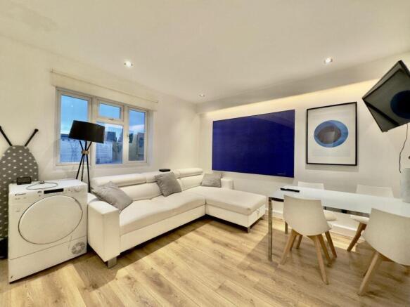 2 Bed First Floor flat available to be let in Cla