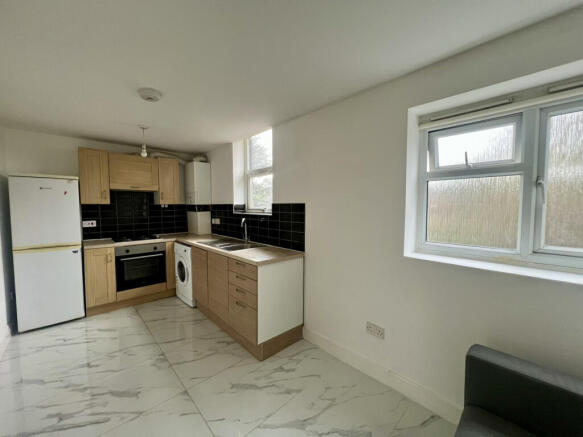 Three Bedroom Flat to rent on Amersham Road, Lewi