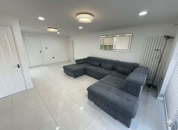 4 Bed House in Morden