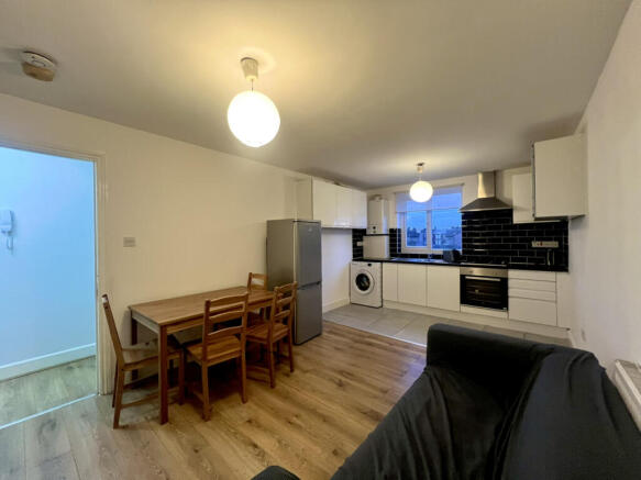 Two bedrooms flat to rent in Tooting, Wandsworth