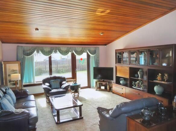 Lounge ee8ea74f-c25b-4a83-bda1-2b85f6d626ac.jpeg