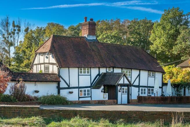 OWEN ISHERWOOD_165 WINDSOR ROAD CHOBHAM GU24 8QS