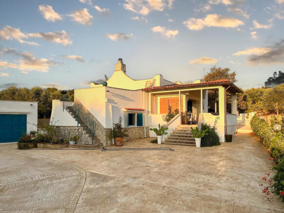 villa_sunset_raro_Realty