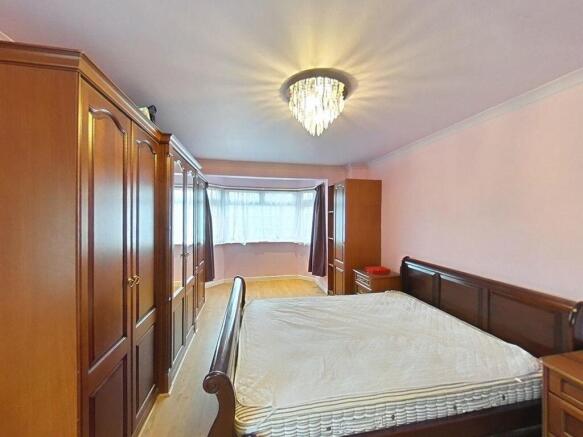 Bannister close (...