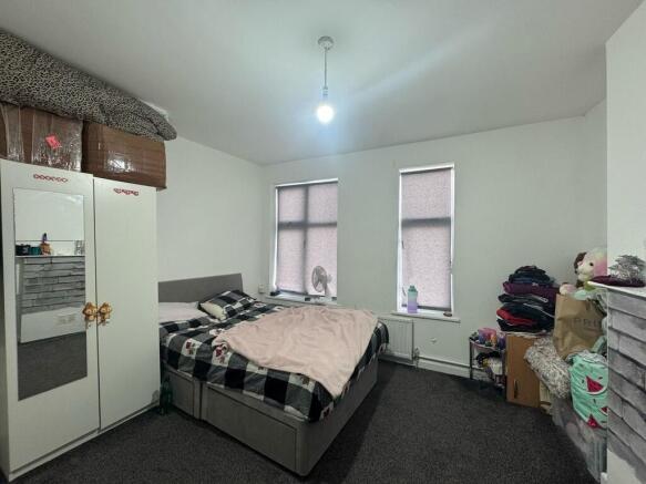 Warwick Avenue (4...