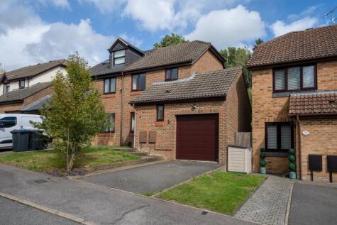 Woodbury Avenue, East Grinstead, RH19