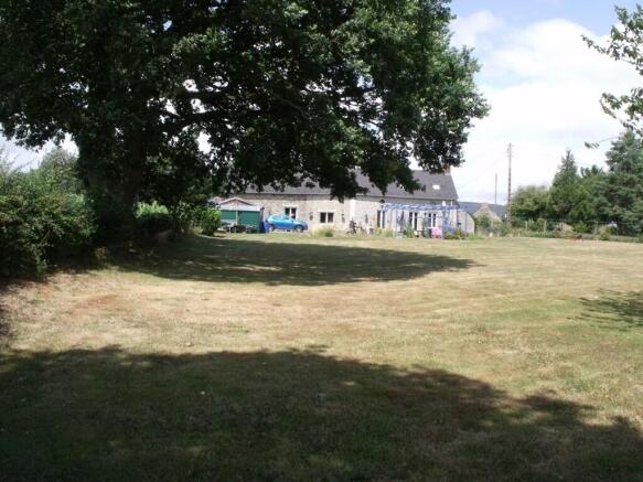Garden to house