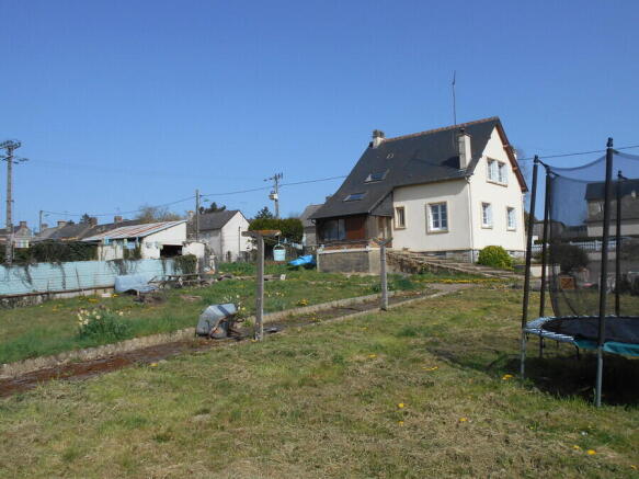 Garden to house