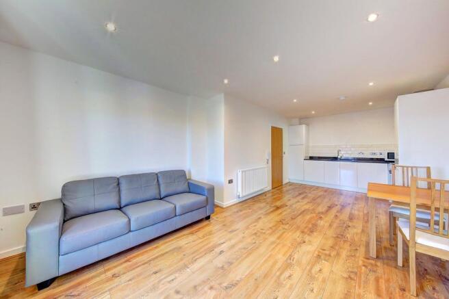 15_spur_house_milner_road_image6_12378_4.jpg