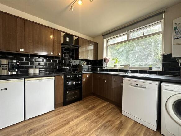 SPACIOUS 3 BEDROOM HOUSE